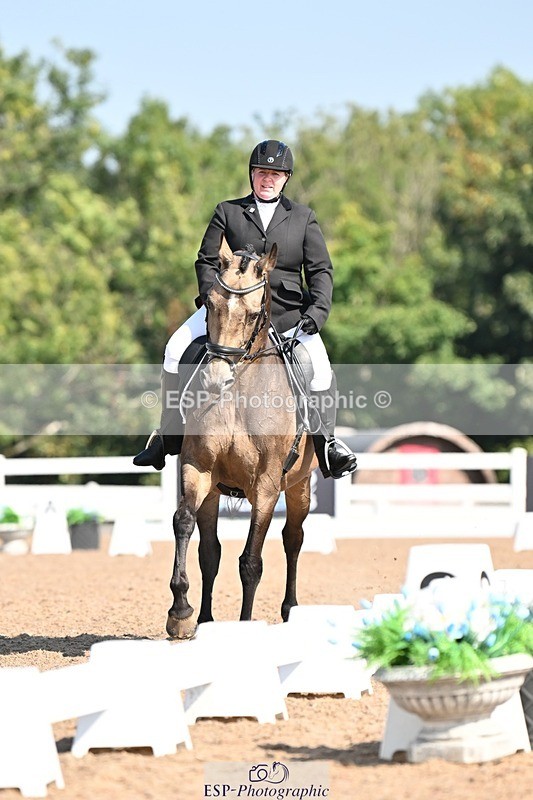 250816-105410-03234 - 093-Jocelyn.GilmoreSpring.lily