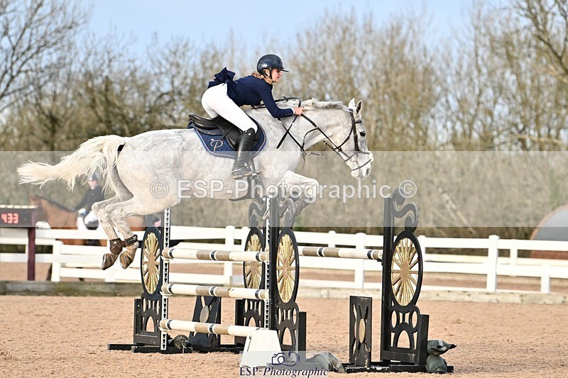 241208-132442-01769 - Cls 21 Newcomers and 1.10m Open