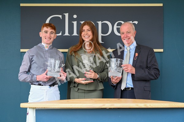 220824-Race 3-Thunder Run-6850 - Race 3 3.00pm Clipper Handicap