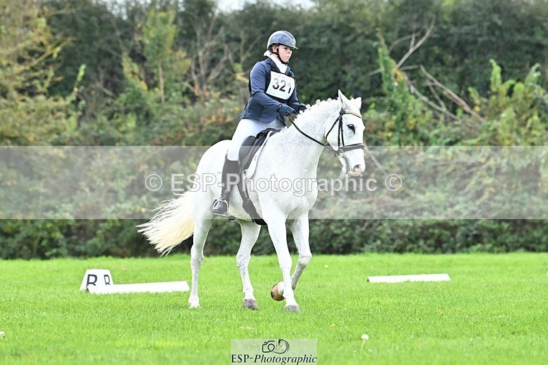 241024-115947-02574 - 321-Hannah.Underhill-DONBEG.GREY