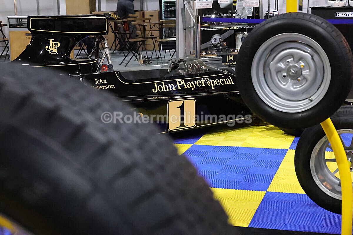 RETRO-12 - Race Retro