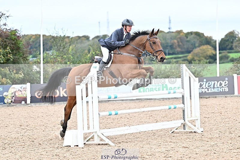 251015-133003-00584 - Cls 4 Newcomers and 1.10m Open