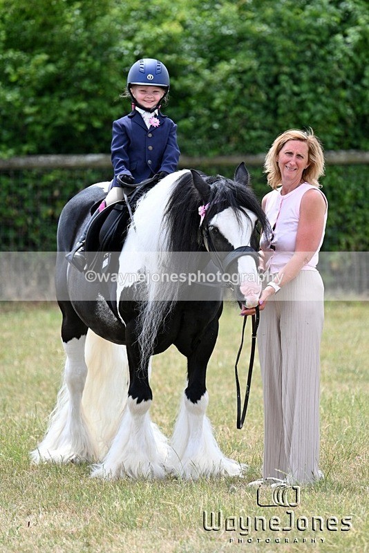 WJ7_3586 - Nancy & Churchill's first Show 22-06-25