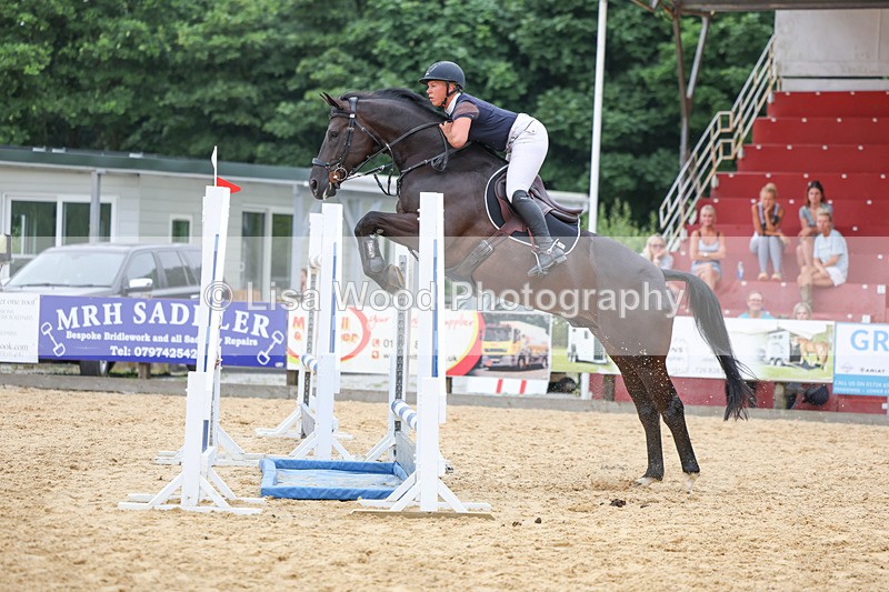 3E7A6440 - Class 8: Senior Newcomers/1.10m open