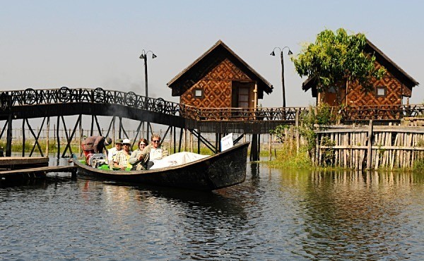 Burma 49 cc - The Burmese Adventure - monks, fishermen and more monks