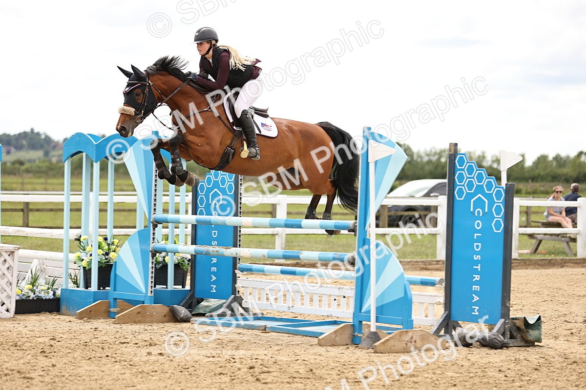 SBM_003304 - Class 11 - Senior Newcomers - 1.10m