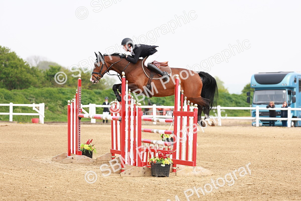  - Class 19 - Senior Foxhunter - 1.20m
