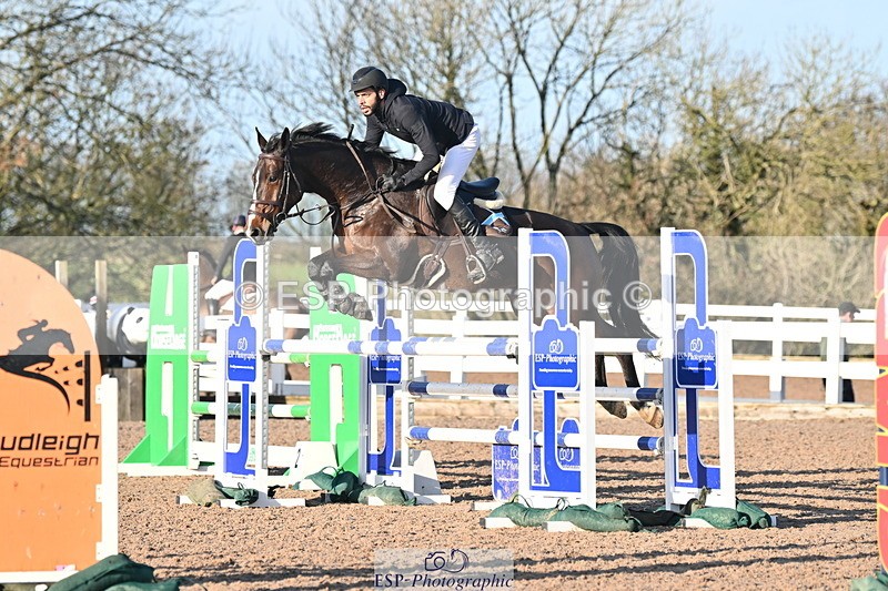 231210A-132417-02578 - Cls 20 Newcomers & 1.10m Open