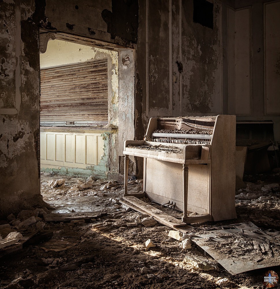 Newburgh Masonic Temple (Cleveland, OH) | Main Auditorium Piano - The Newburgh Masonic Temple