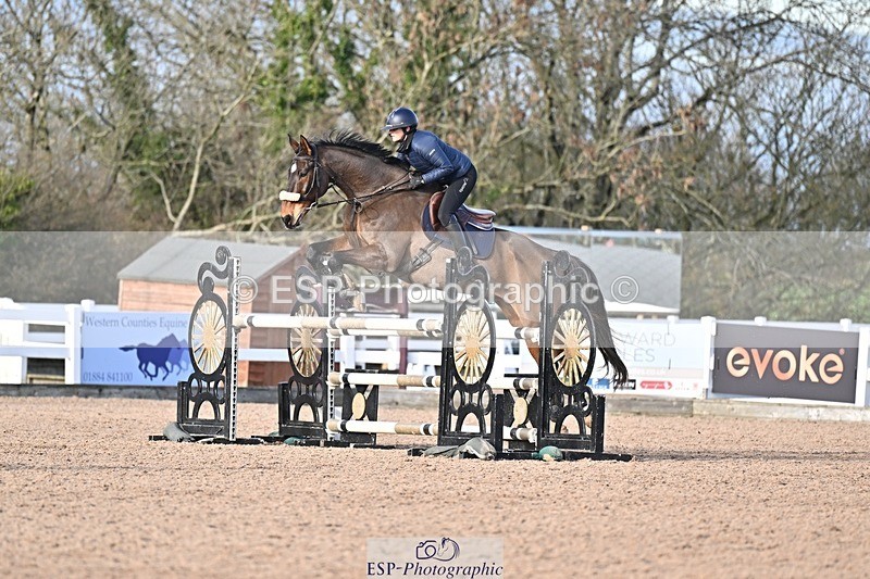 251126-123540-00483 - Cls 4 Newcomers and 1.10m