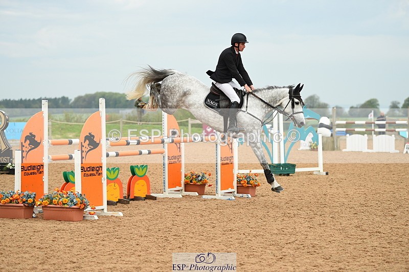 230504A-091928-00327 - Cls 8 Snr Foxhunter