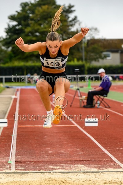 Age25SUN-910525 - Field Female Set Two