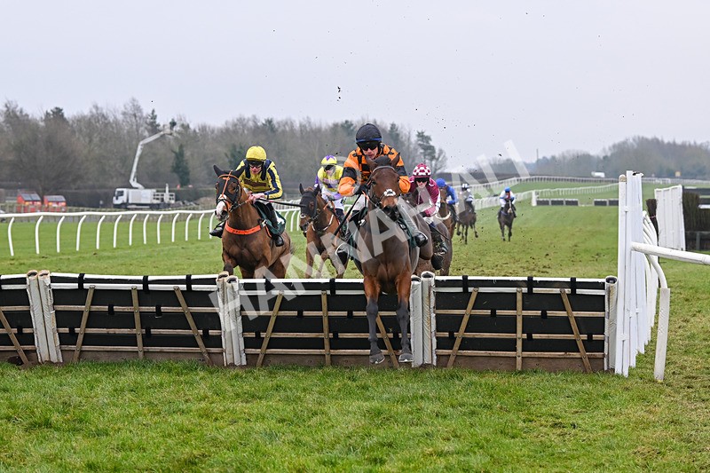 310125-Race 3-Turn And Finish-5464 - Race 3