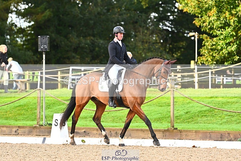 231021-085557-12714 - 321-MAN.ABOUT.TOWN.II-David.Doel-DR