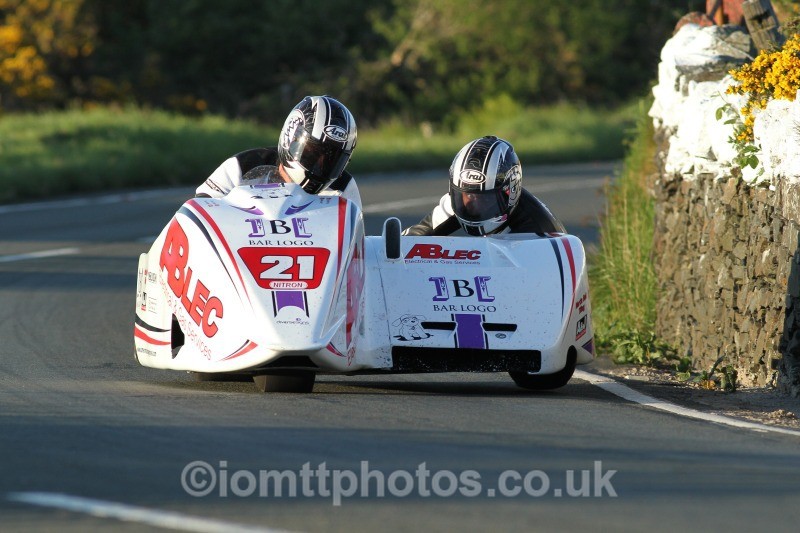 Darren Hope / Paul Bumfrey Kawasaki / ABLEC/BARLOGO - Monday Practice - Sidecars