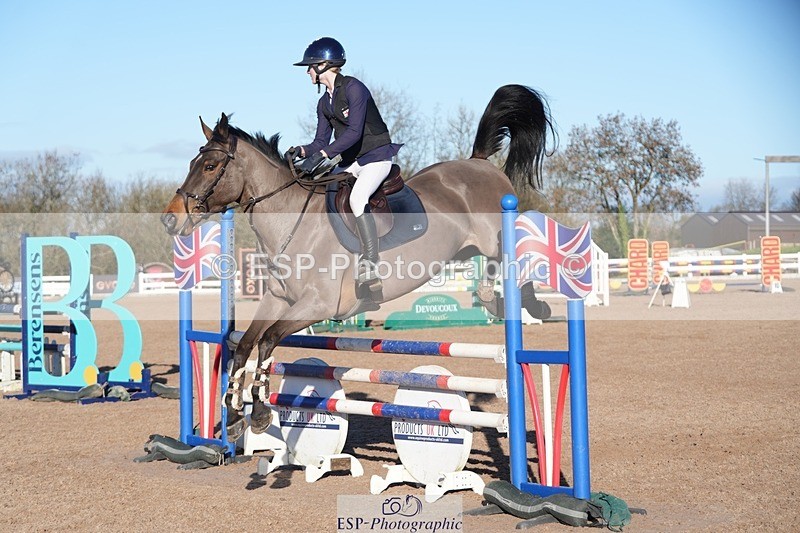 251130-120024-01129 - Cls 6 Blue Chip Pony Newcomers & 1m Open