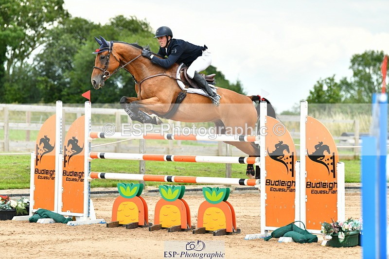 230720A-150443-03690 - Cls 9, 2 Star Big 1.40m Start to break