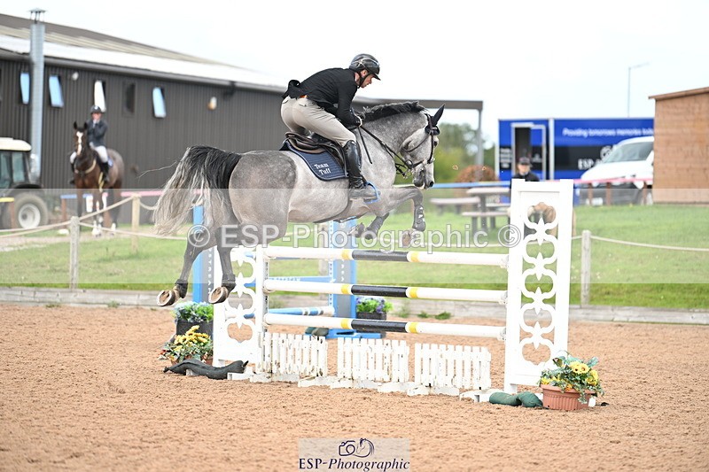 240912A-125105-01565 - Cls 3 Snr Foxhunter