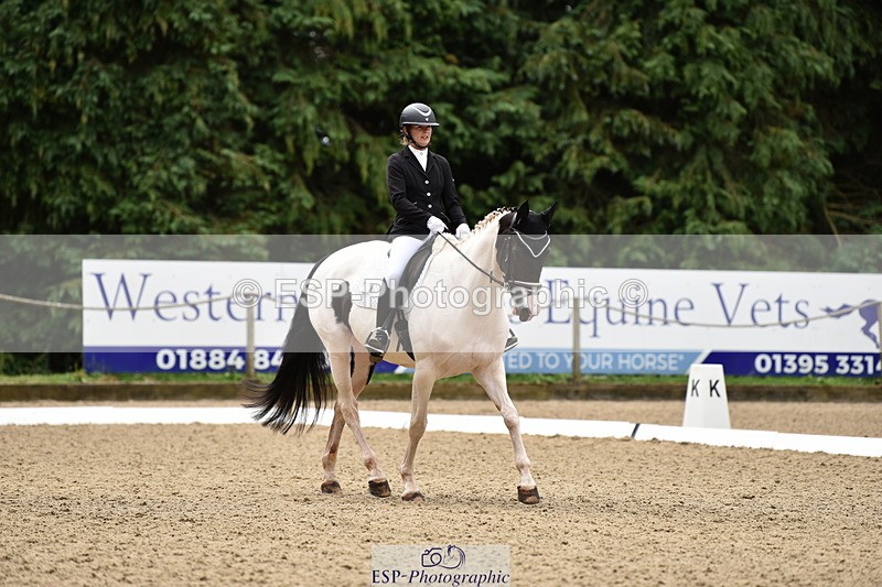 140110A-011848-10883 - 002-Michelle.Wallis-Alvescot.Winning.Mood