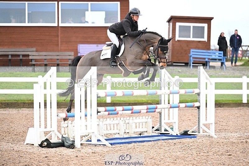 251206-125651-01083 - Cls 12 Snr Newcomers and 1.10m