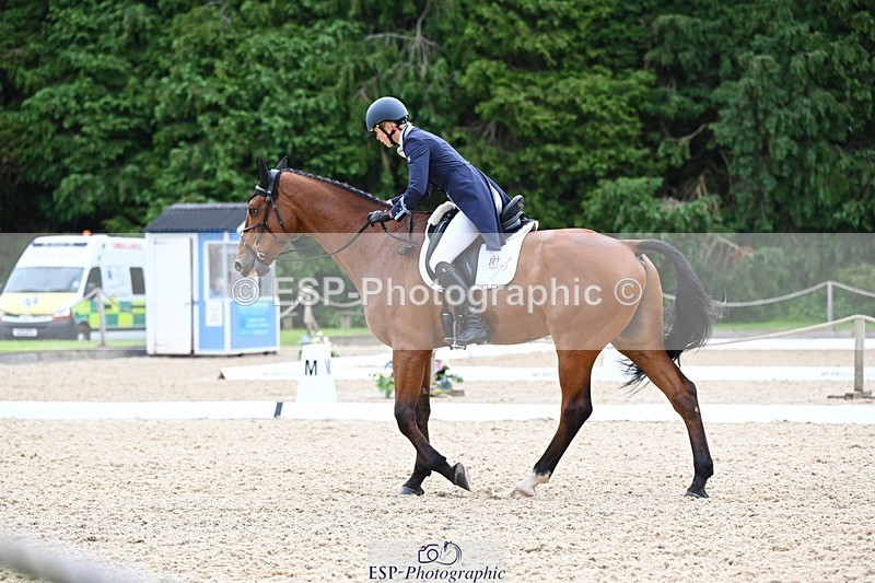 240524-090412-07657 - 501-BRUNO_FG-Edie_Campbell