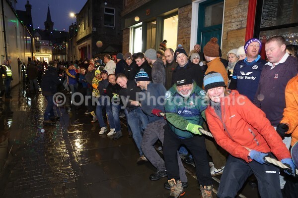 DAD_2068 - Stromness Yule Log Pull