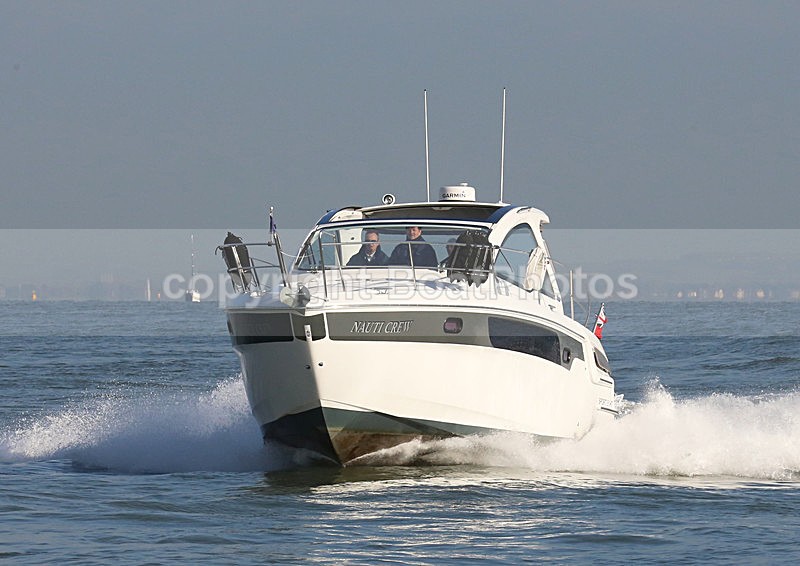 131116 NAUTI CREW BAVARIA SPORT 35 HT WT7A3600 - Motorboats - Open