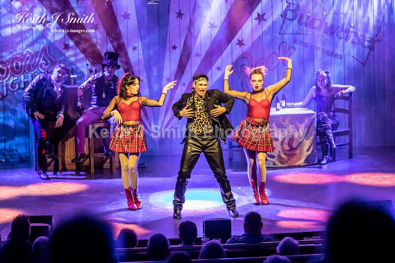 7KJS0049 - Ambition show team