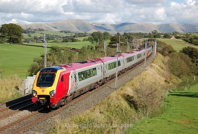 22.9.12 - 221104 & 221??? 12.52 Edinburgh - Birmingham NS, Docker - West Coast Main Line (north to south)