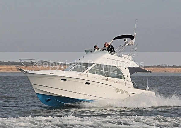 091018 MANTA IMG_3997 - Flybridge Cruisers