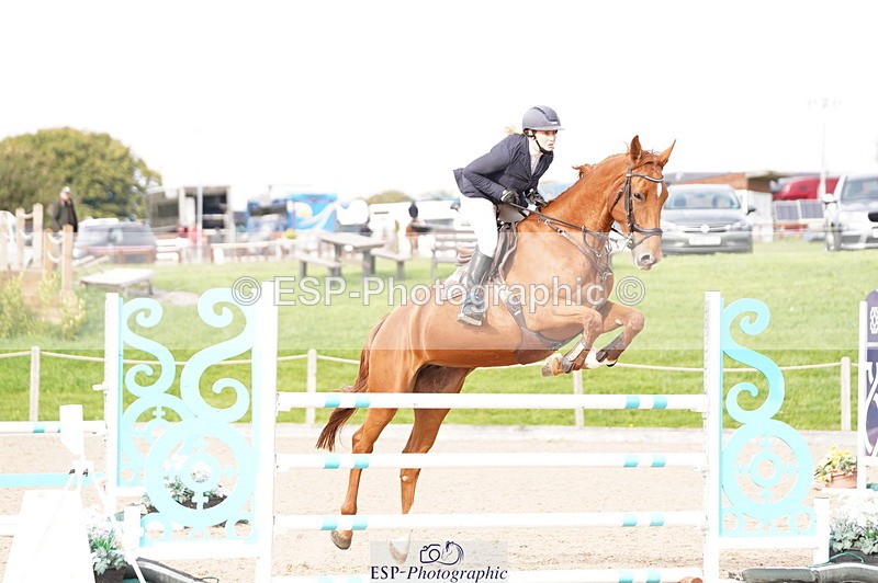 241004A-151614-00926 - Fri 04 Snr Fox & 1.20m Open