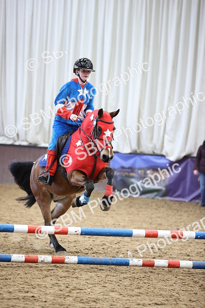 SBM_001597 - Class 3 - Horse & Hound 60cm