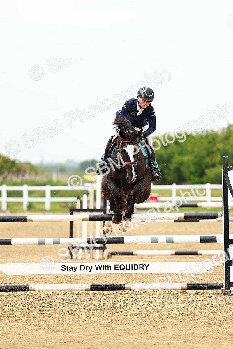 SBM_000945 - Class 4 - Senior Newcomers - 1.10m