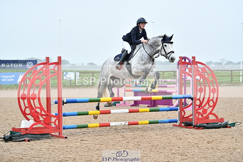 241102A-104849-04103 - SAT Cls 9 British Novice and 90cm Open