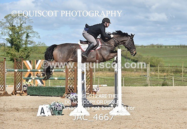 JAC_4667 - CLASS 11 SAT Andrew Hamilton Coach, RHS Foxhunter Championship Qualifier