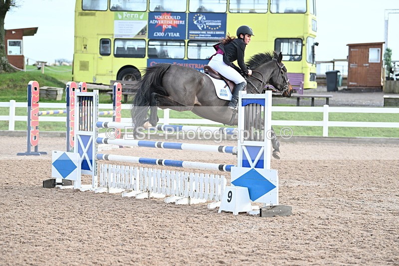 231208A-123549-00758 - Cls 5 Newcomers & 1.10m Open