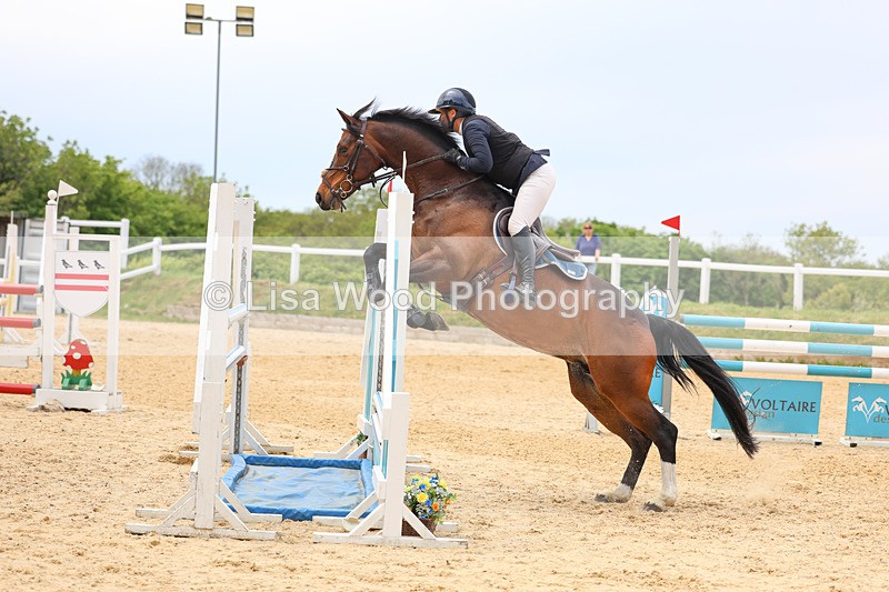3E7A9475 - Class 8: Senior Newcomers/1.10m open