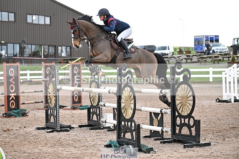 251206-135100-01194 - Cls 13 Snr Foxhunter and 1.20m