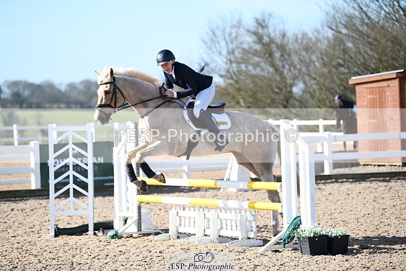 250330-103437-06173 - Cls 32 British Novice and 90cm