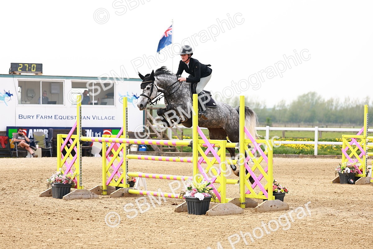  - Class 19 - Senior Foxhunter - 1.20m