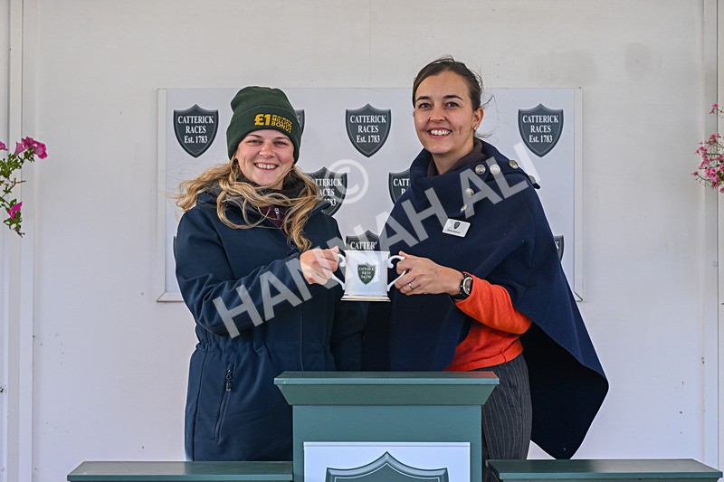 281025-Race 2-Grey Horizon-1001 - Race 2