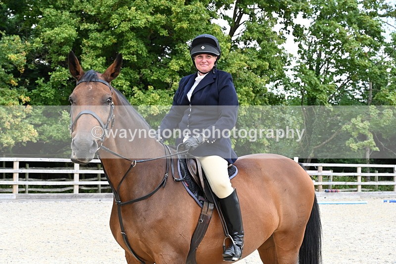 WJ6_3069 - Berks & Bucks - The Old farmhouse - Hound Exercise 20-08-25