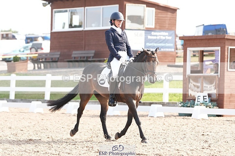 250817-094424-07229 - 090-Sarah.GoddardSaris.Fingers.Crossed