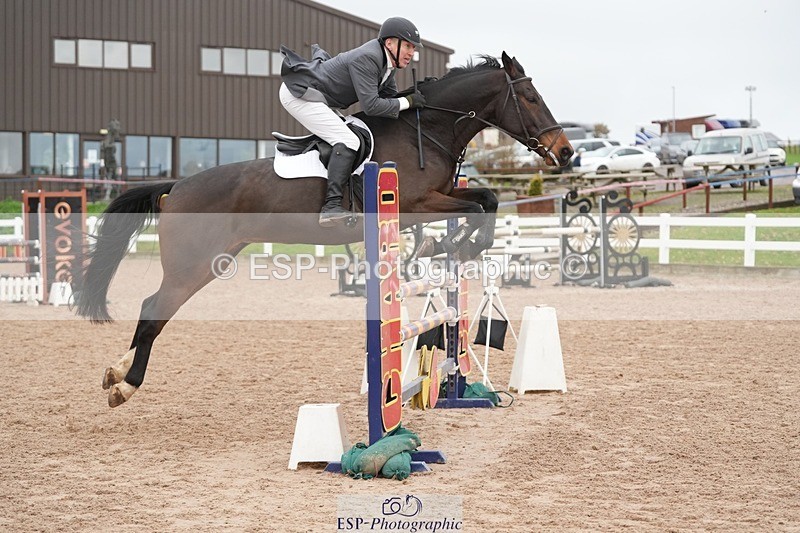 251109-102927-03389 - Cls 19 Snr 1.05m Open