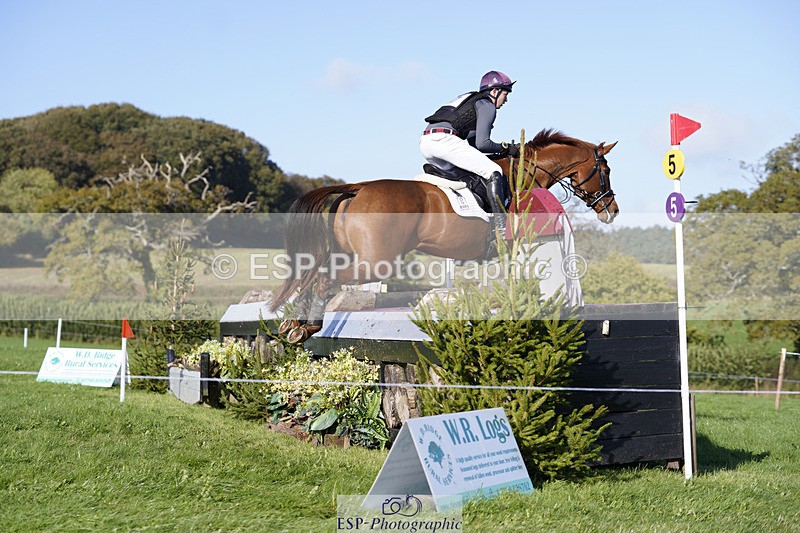 241025-112108-06239 - 017-Louis.Pern-CLASSICTOP.MISS.VIVIENNE