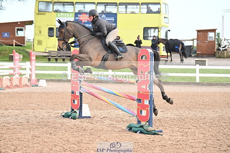 231209A-120011-01689 - Cls 12 Newcomers & 1.10m Open