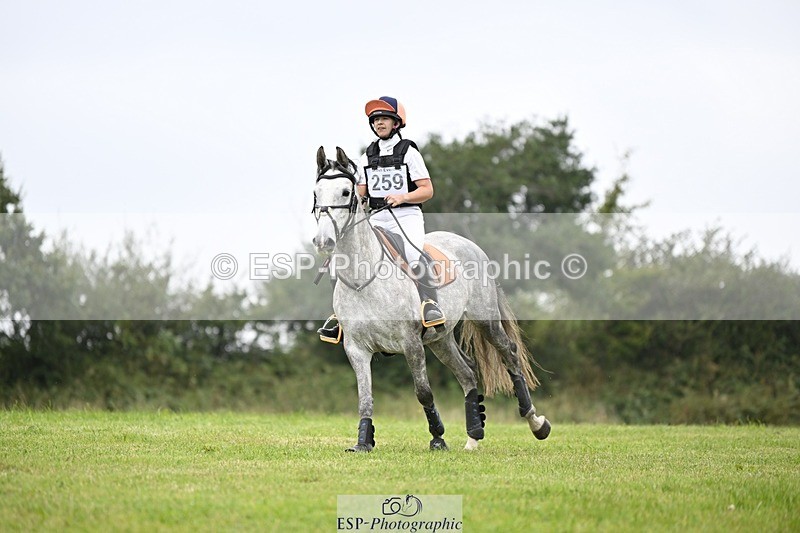 240831A-142324-03613 - 259-Lucy.Coker-QUEEN.RUBIE