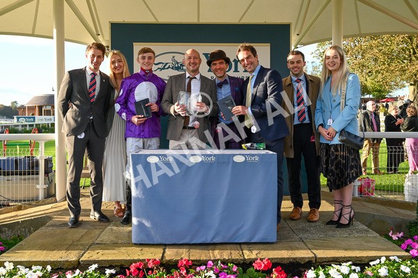 131023-Race 6-Wen Moon-8395 - Race 6 5.00pm Copper Knight - Winning Most Horse At York Handicap