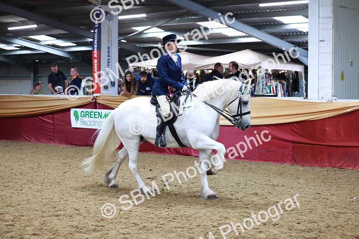 SBM_18943 - Class 952 - M&M Ridden Supreme Final