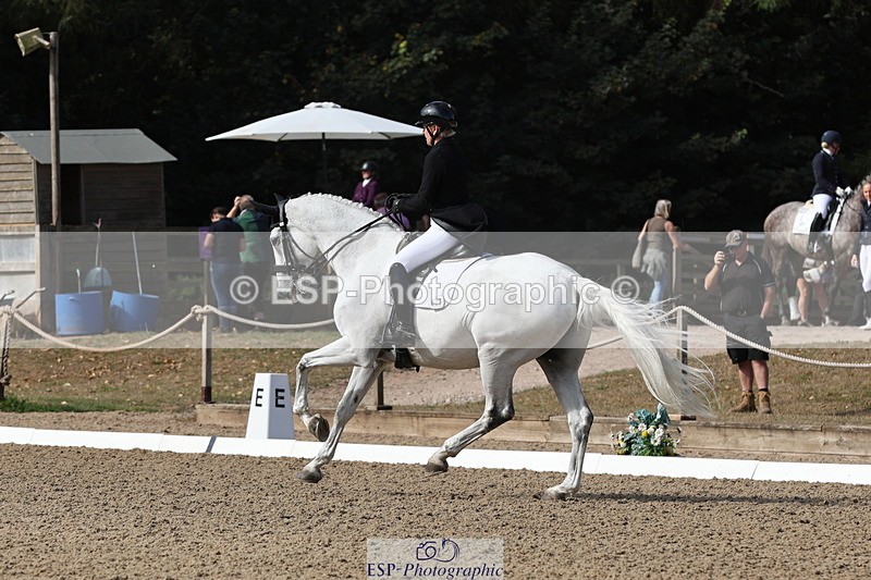 250809A-100444-02284 - 039-Jane.GilbyHugo.Holunder